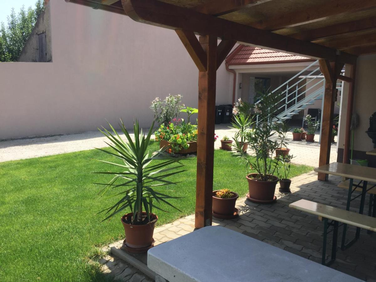 Sunny Apartman Штурово Екстер'єр фото
